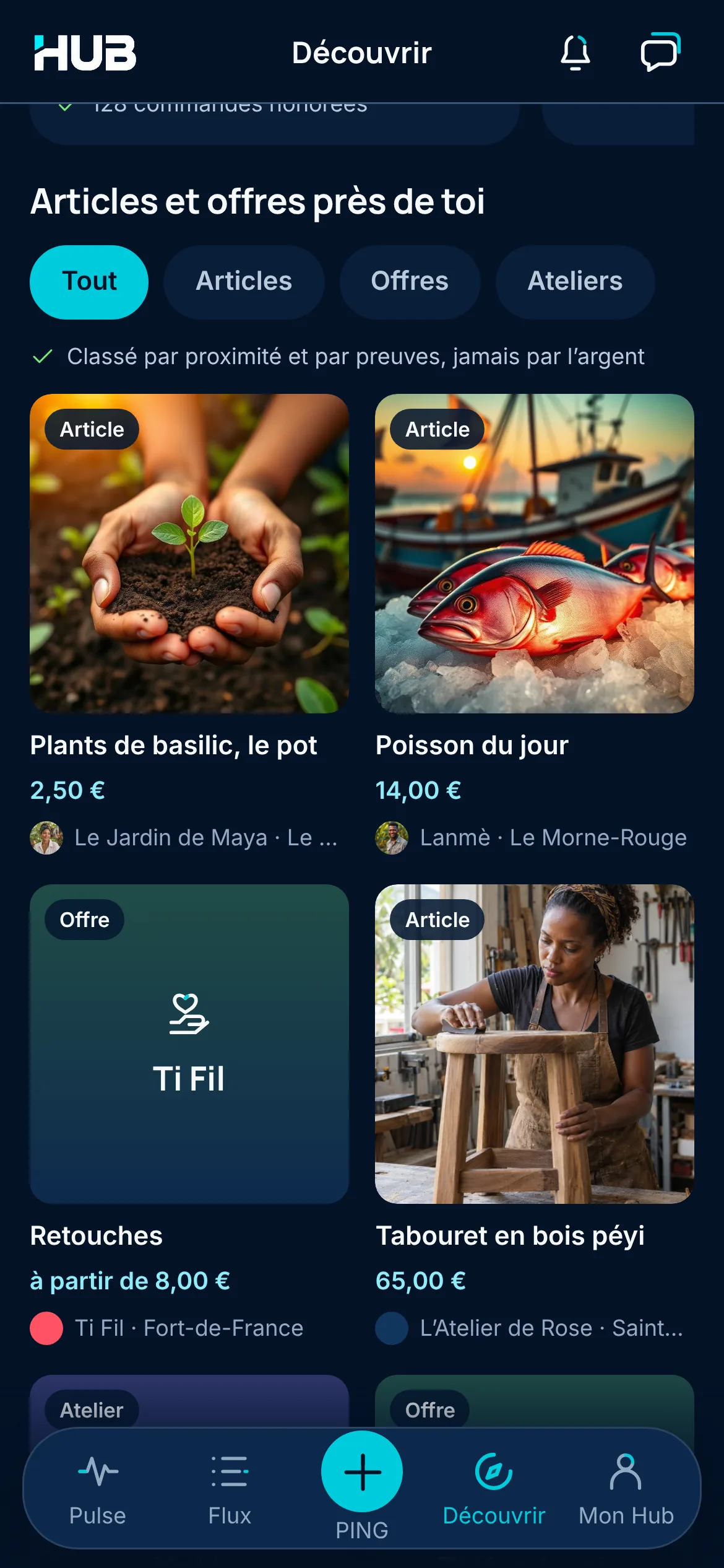 Découvrir, articles et offres sur ton île : filtres Tout, Articles, Offres et Ateliers, la mention « Classé par proximité et par preuves, jamais par l’argent », un plant de basilic à 2,50 €, un poisson du jour à 14 €, des retouches et un tabouret en bois péyi.